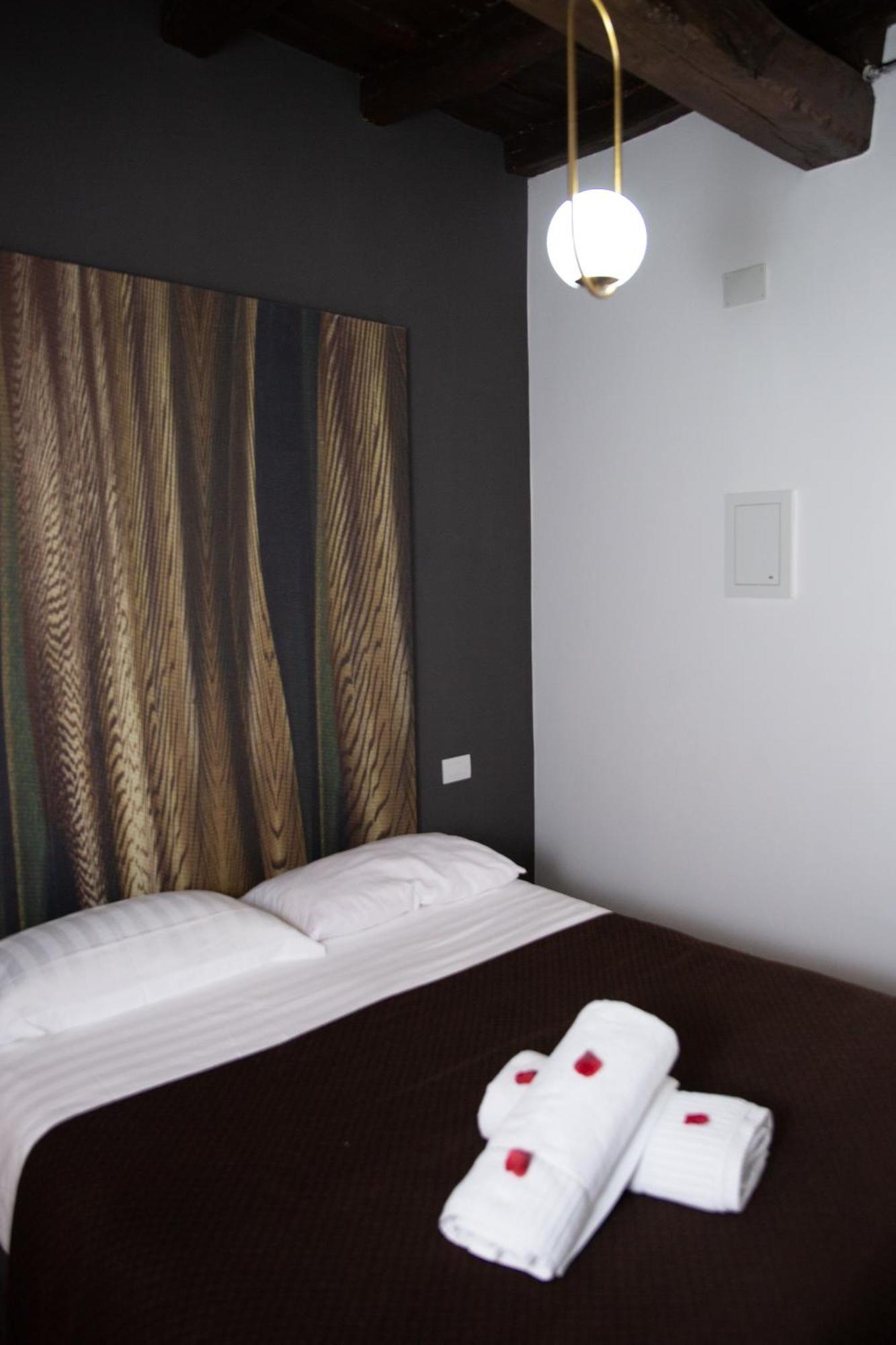 Vicolo Delle Belle Suite Террачина Экстерьер фото